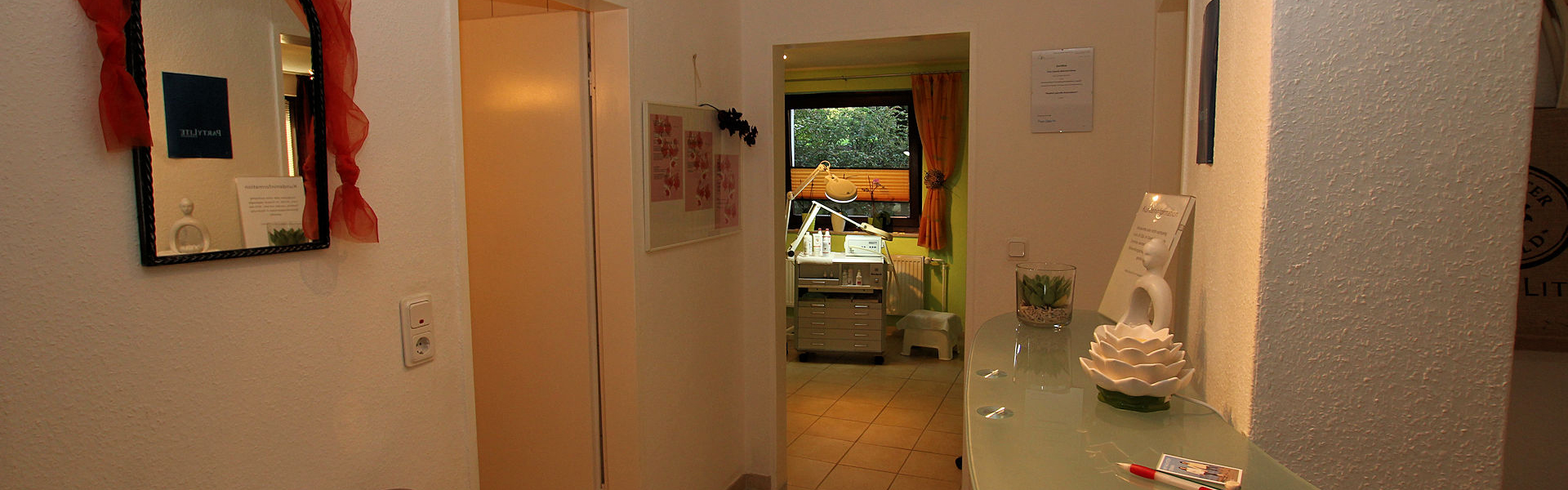 Claudia Cosmetics 2a